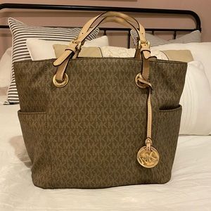 Tote purse
